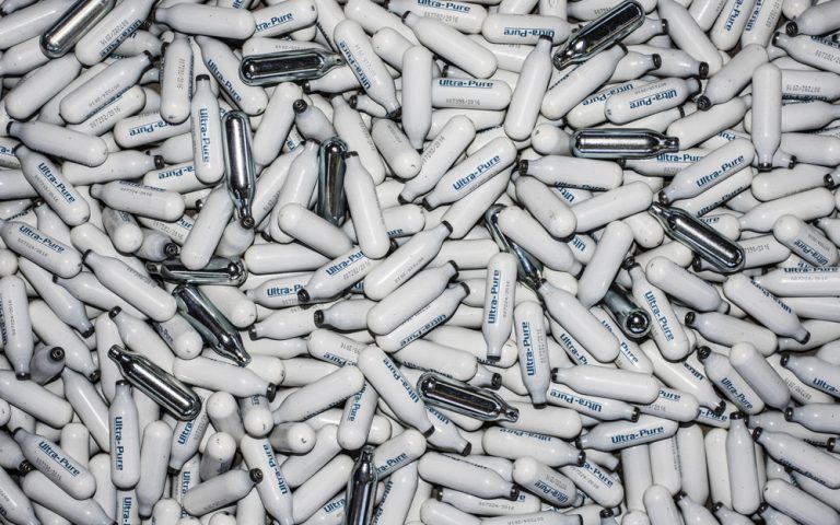 lachgas – foto door imustbedead